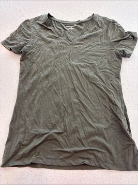 Amazon Essentials Men’s V-Neck Tee — Olive